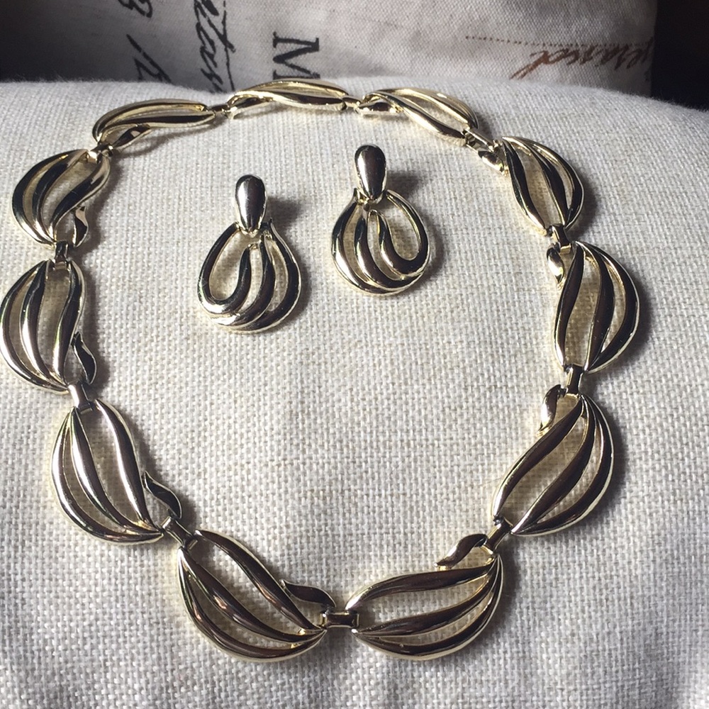 Vintage 80’s Gold Necklace and Earrings